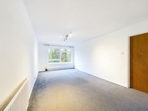 LIVING ROOM- click for photo gallery